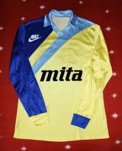 پیراهن پیراهن SK Beveren ۷۹-۸۰